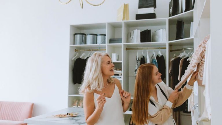 Build a 30-Piece Capsule Wardrobe That Actually Works