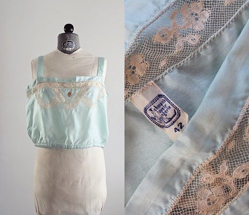 Lace Bralette Styling Notes: Comfortable Outfits That Still Look Polished