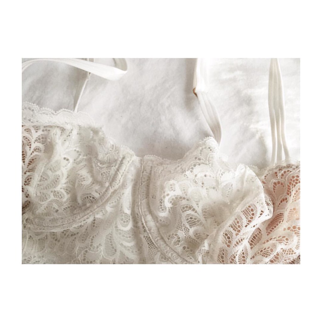 Lace Bralette Styling Notes: Comfortable Outfits That Still Look Polished