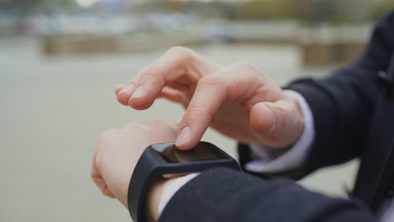 EarlySincere Smart Glasses & Watches: Top Wearable Tech for Women in 2026