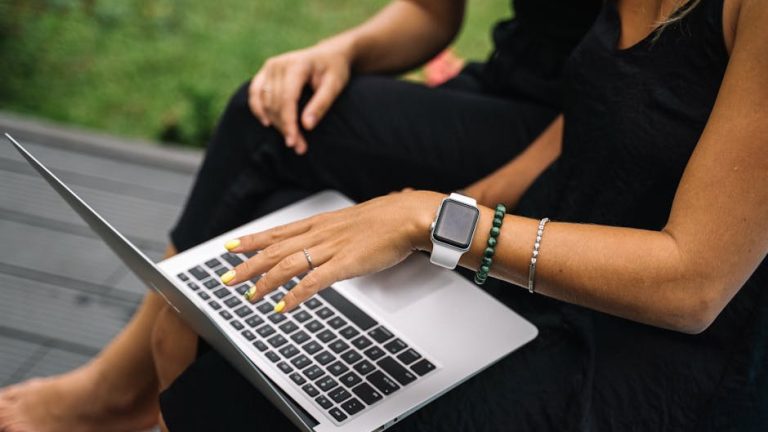 Best Luxury Smartwatches for Women in 2026: Mr.Gorbar SOUYIE DA GPT & Top Picks