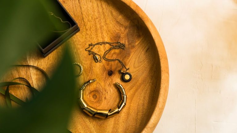 Layer Gold Necklaces Without Tangling: A Practical Guide