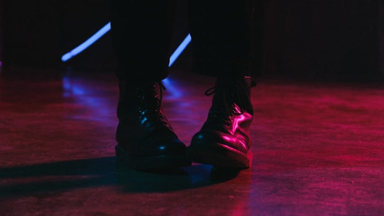 Maroon Boots for Women: How to Pick the Right Shade and Style