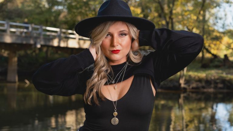 5 Statement Necklaces That Transform Simple Outfits