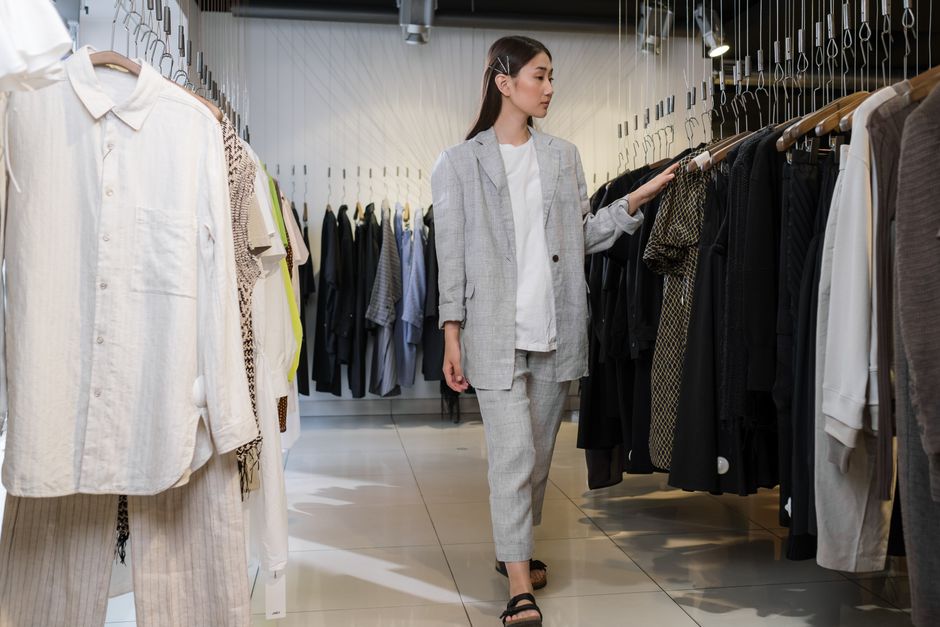 What to Wear to a Winter Wedding in 2026: Warm and Polished