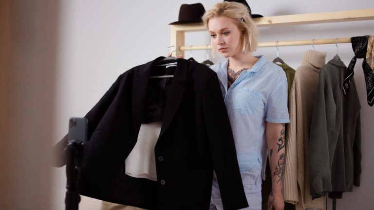 Wrong Fashion App: The Ultimate Guide to Urban Composting: Turn Waste into Gold